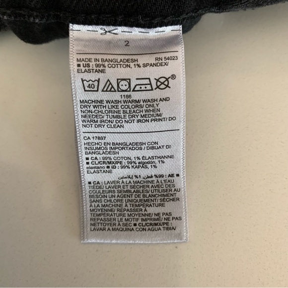 Old Navy Women’s Size 2 Extra High Rise Sky-Hi Bottom-Fly Cut-Off Jean Short - Picture 8 of 8